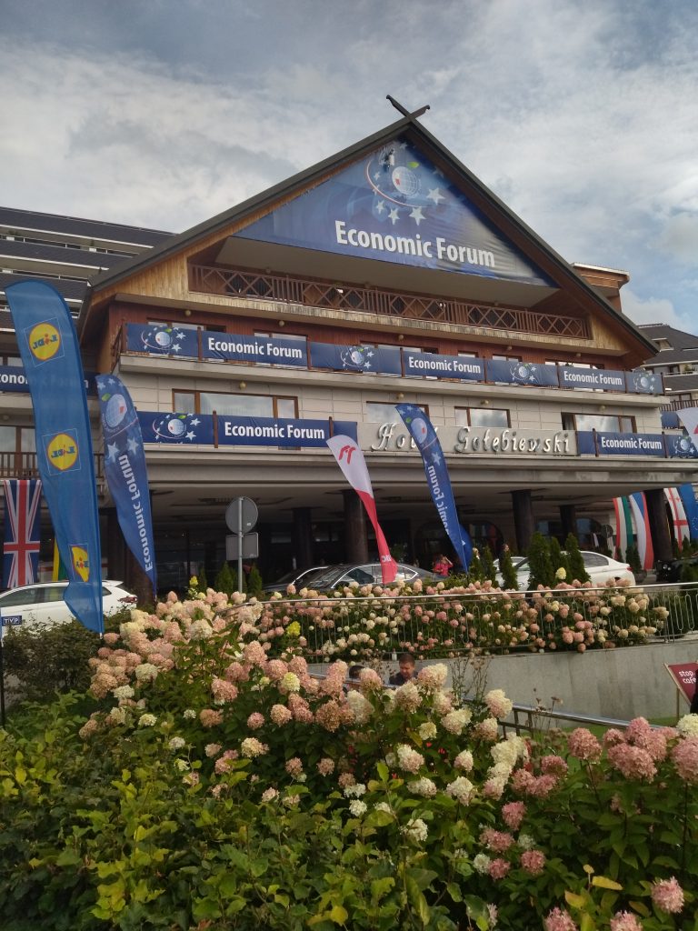 Budynek Hotelu Gołębiewskiego w Karpaczu